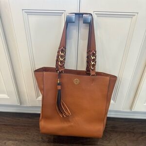 Tory Burch Tote with Dustcover, tassel, woven handle and good condition